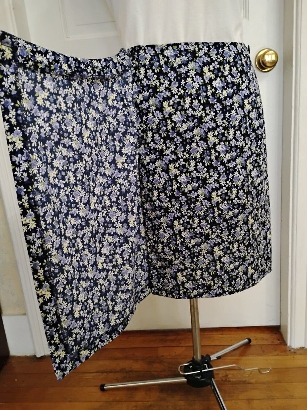 Dressbarn Purple Ditsy Floral Knee Length Wrap Skirt - Picture 5 of 7